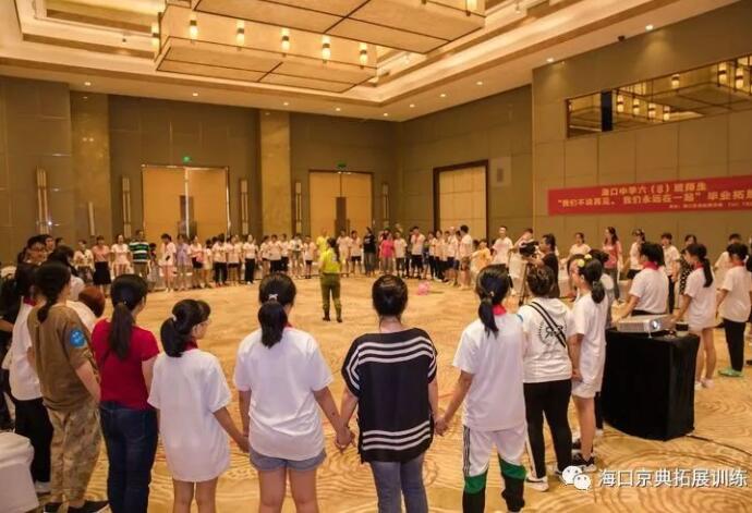 ？谥醒Я8）班毕业典礼